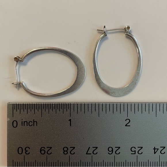 Silpada Sterling Silver ‘Back to Basics’ Classic Oval Hoop Earrings P1099 - Picture 15 of 16